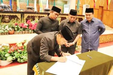 Sah,! Ketok Palu APBD Prov Riau Rp. 10,28 Triliun