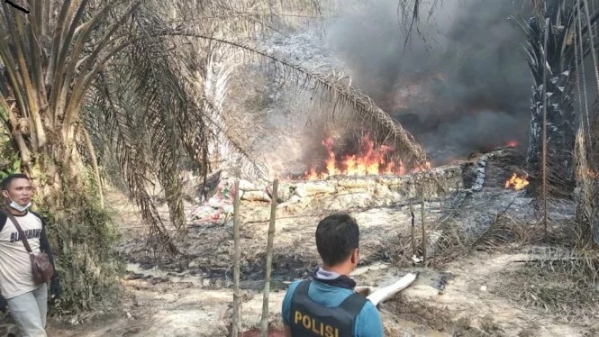 Satu Orang Nyaris Tewas Akibat Ledakan Sumur Minyak Ilegal di Jambi