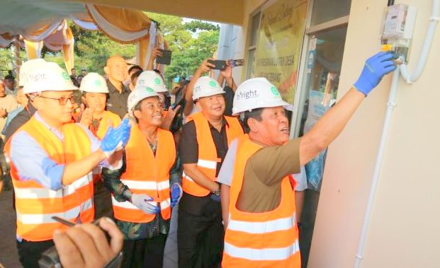 H Isdianto Resmikan listrik Barelang Terang