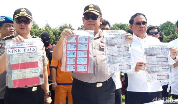 Sindikat Pemalsu STNK dan BPKB Mobil Curian Disikat