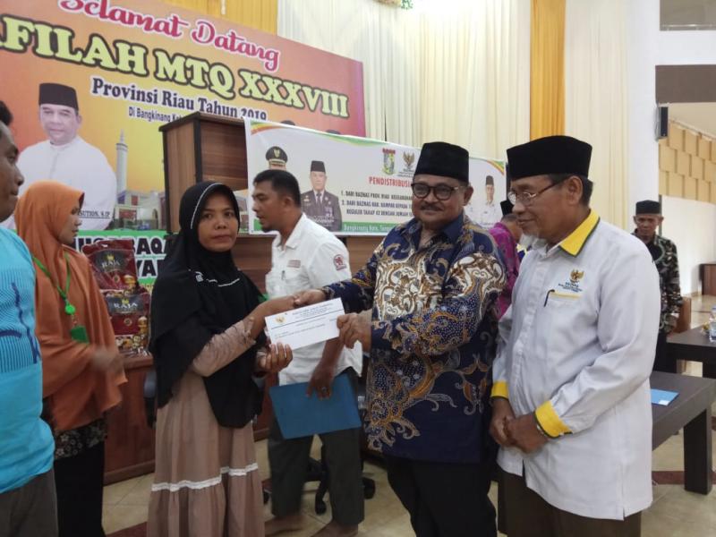 Salurkan Zakat Kepada Ribuan Mustahiq, Ini Harapan Ketua Baznas Kampar