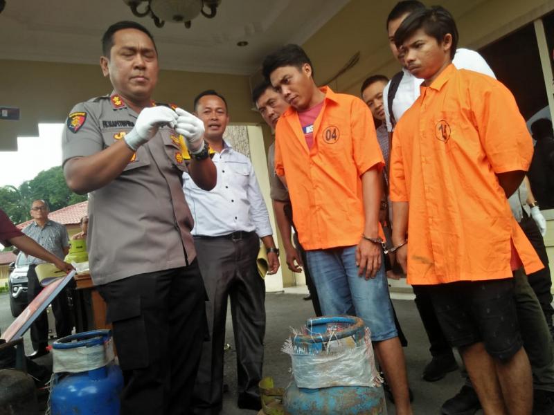 Dapat Keuntungan 60 Juta Perbulan,3 Tukang Suling Tabung Gas Elpiji Satu Sel