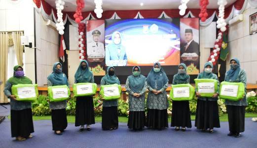 Apa Sih? Pesan Muslimawati Catur Saat Bagikan Ribuan Masker di Kampar, Ini