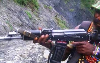 Pelaku Penembakan Mobil Patroli Polsek Tembagapura Diburu