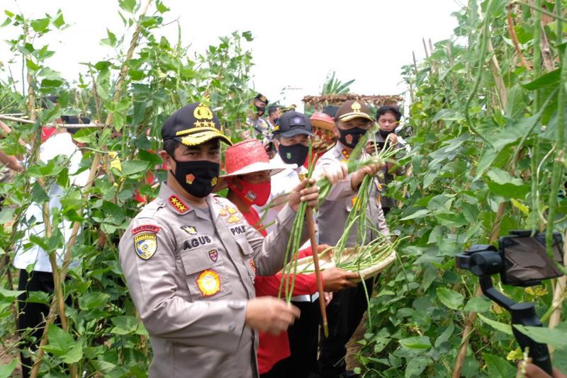 Kabaharkam Polri Blusukan Kekampung Balai Jaya Rohil Dalam Rangka Program Gerakan Jaga Kampung Polda Riau