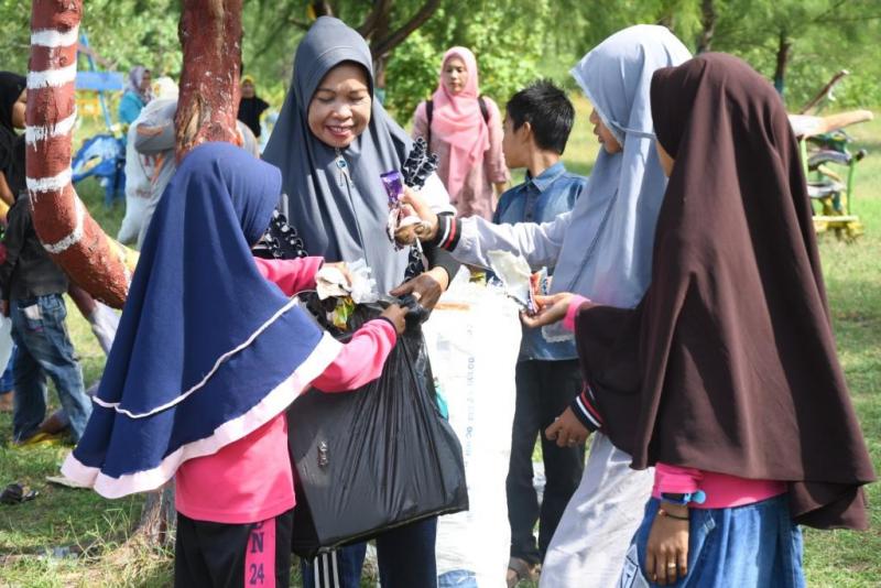 Grapitasi Lakukan Aksi Bersih Pantai Bengkalis
