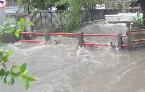 Drainase Buruk, 1 Jam Hujan Kota Malang Terendam