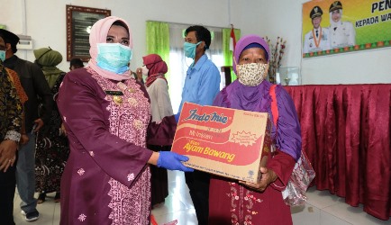 Puasa Pertama Pemko Tanjungpinang Bagikan Sembako