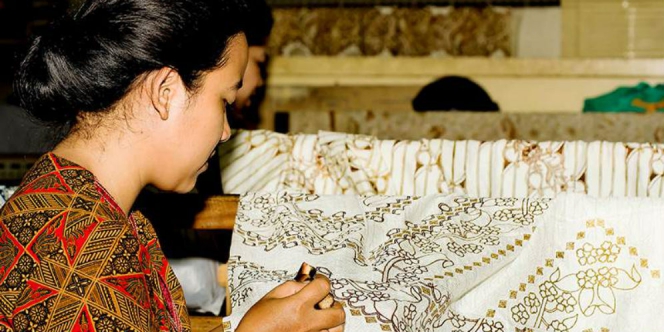 Melalui Twitter, Warganet Ajak Masyarakat Mengenakan Batik Peringati Hari Batik Nasional