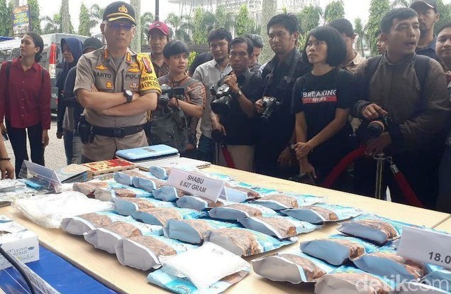 Sabu 8,9 Kg Dalam Popok Bayi dan 18 Ribu Butir Ekstasi Berikut Kurir Dicokok