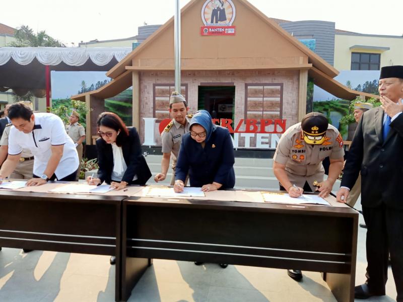 Kapolda Banten Tanda Tangan MOU terkait Penyelesaikan Kasus Tanah