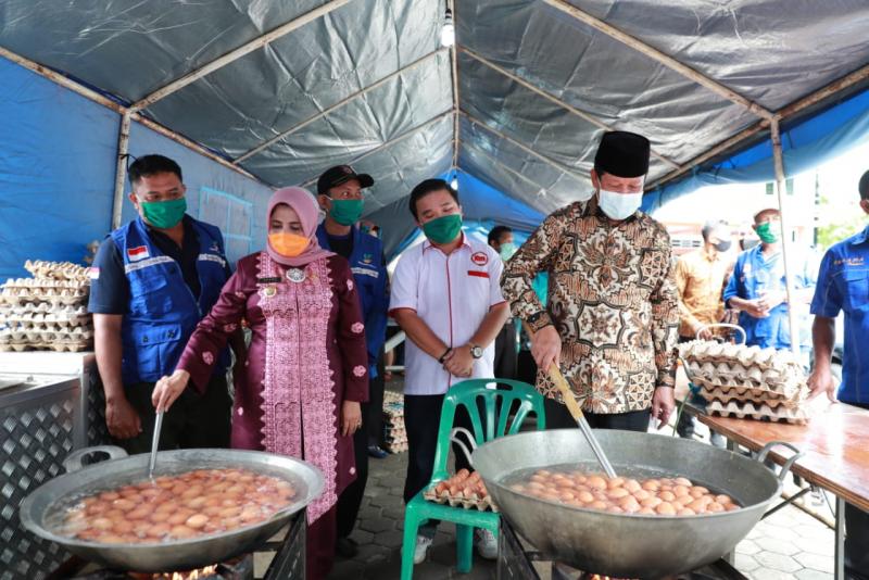 Mak, Rahma Masuk Dapur Bantu Warga Tionghoa Muda
