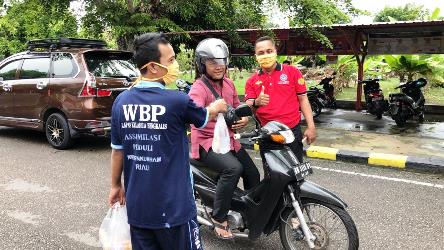 WBP Lapas Kelas II A Bengkalis yang Dapat Asimilasi Lakukan Bakti Sosial