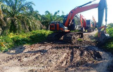 Warga Bengkalis Sindir PU Jalannya Seperti "Kubangan Kerbau"