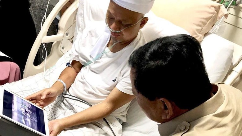 Mengintip Keakraban Ustaz Arifin Ilham Saat Dibesuk Prabowo