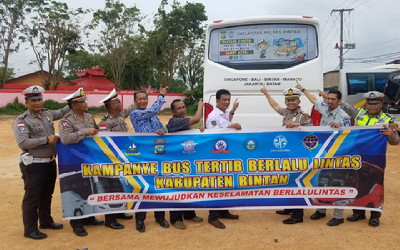 Bersama Satlantas Polres Bintan, Tim Kampanyekan Keselamatan Bus Berlalu Lintas