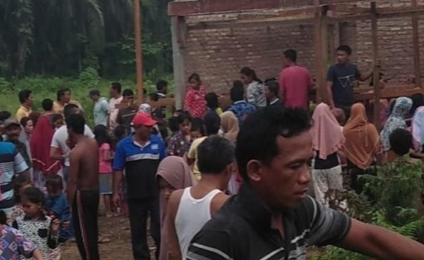 Dalam Rumah Kosong di Labuhan Batu Utara Ditemukan Mayat Tergantung