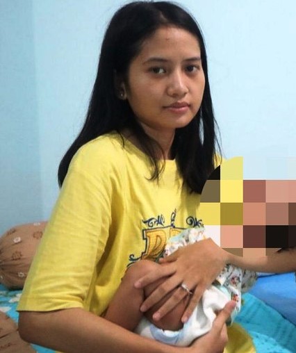 Dina Oktavia Melahirkan Anak Cacat Lantas Ditinggal Suami, Viral