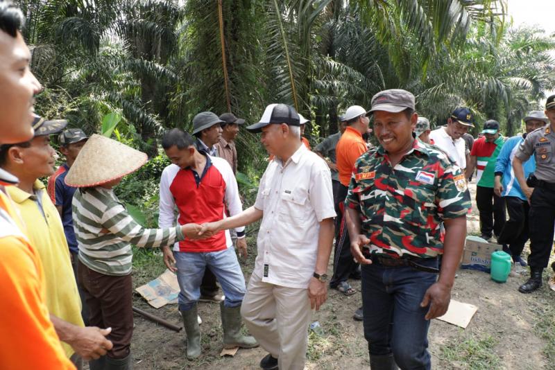 Perduli Dengan Masyarakt, Bupati Asahan Gotong Royong