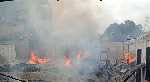 Pajak Meranti Medan Berikut Rumah Petak Ludes Terbakar