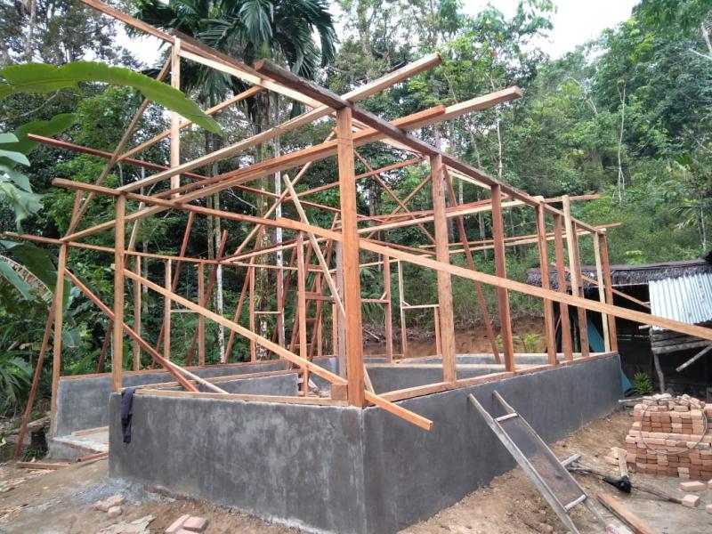 Gerindra Padangpariaman dan Sejumlah Donatur Bedah Rumah Nenek Miskin