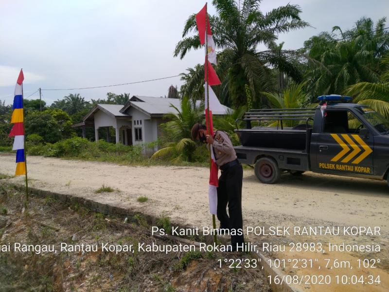 Keliling Desa! Kapolsek Rantau Kopar Himbau Warga Pasang Bendera Merah Putih