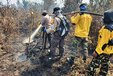 PT RAPP Berikan Ilmu Pemadaman Karhutla dan Bantuan Alat Pemadam
