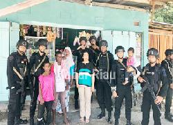 Melirik Kedekatan Brimob Polda Kepri Dengan Warga di Papua