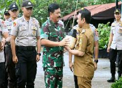 Hari Gerakan Sejuta Pohon Sedunia Panglima TNI Tanam Pohon