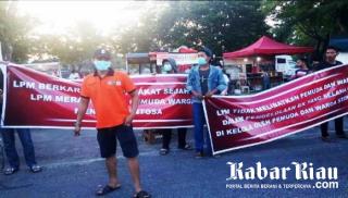 Demo Penolakan LPM Kelola Pasar Pedagang BK Pekanbaru, Nyaris Ricuh