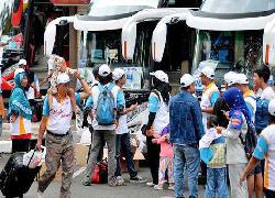 Pemberangkatan Moda Transportasi Bus Dari Glora Bung Karno