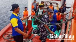 17 Orang ABK Pajeko KM Petra 01 Selamat