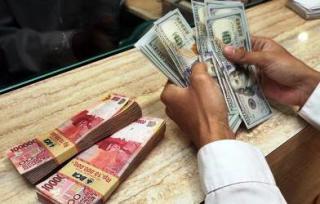 Dolar Terus Merangkak Naik, Jam 13..00 Wib Senin Sudah Rp 13.895