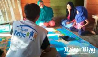 Rumah Yatim Riau Bantu Anak Yatim Berprestasi di Kel. Limbungan