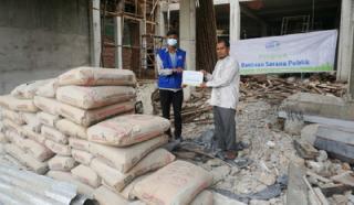 Bantuan Sarana Publik Rumah Yatim Disalurkan Ke Mesjid Al Ikhlas Payung Sekaki