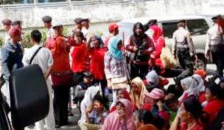 Ada-ada Saja Blusukan Risma Diduga Tidak Disukai Oknum Kemensos