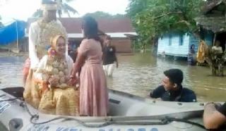 Sungguh Beruntung Mempelai Ini, Terjebak Banjir Pesta Tetap Terlaksana Berkat Dievakuasi BPBD Palopo