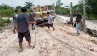 Ketua DPP APPI Riau Turun Tangan Pengerasan Badan Jalan Kampar