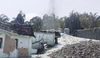 Mak, Awalnya Ingin Buat Sumur Bor, di Pesantren Pekanbaru Keluar Gas dan Lumpur Berbatu