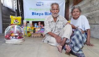 Dapat Bantuan Pasangan Lansia Ini Nanya Donatur Rumah Yatim, Kakek; Makasih Ya