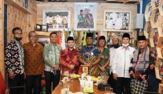 Pengurus DPW PKS Disambut Hangat Ketum SANTANU di RA Kopi Aren