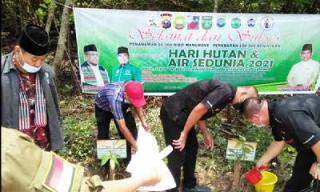 Ketua dan Anggota PSMTI Riau Ikut Tabur Benih Ikan Sumbangan Siti Nurbaya