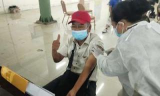 Ketua APPI Alexander Pranoto Di Vaksin Covid-19 di Area Mall SKA Pekanbaru