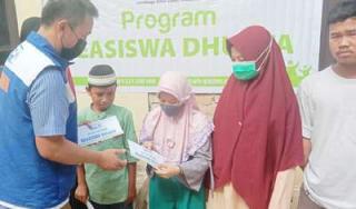 Dhuafa Pekanbaru Riau Dapat Bantuan Pendidikan