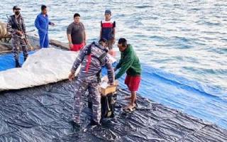 Kapal Patroli KRI Alamang-644 Amankan Rokok Ilegal Senilai 5 