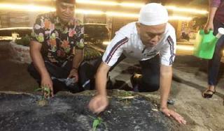 Dukung Program Pemerintah Rusli Tanam Cabai Malam Hari