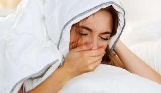 Heni Viral dan Jadi Perbincangan Warganet Karena Berhijab Beri Makan Anjing