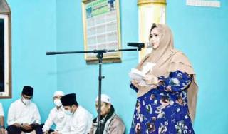 Bupati Kasmarni Serahkan Sejumlah Bantuan dalam Safari Ramadhan Perdana di talang Mandau