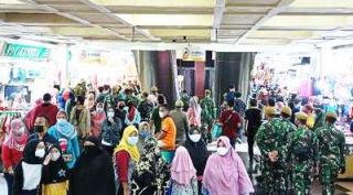 Ada Apa? Tim Gabungan TNI/Polri Dipintu Masuk Pasar tanah Abang?