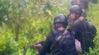 Dalam Keadaan Luka Tembak 1 Teroris Kelompok Lekagak Talenggeng di  Papua Kabur 2 Tewas